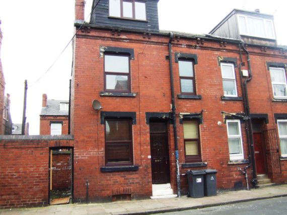 2 Bedroom End of Ter...